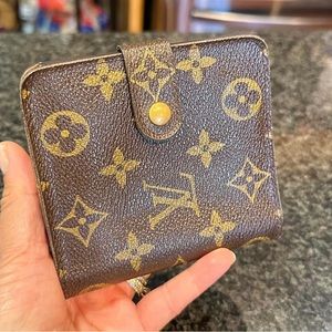 LV Compact Zippé Wallet